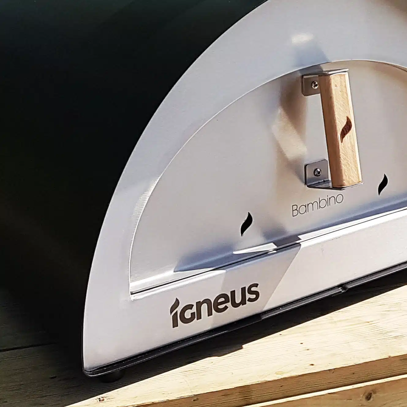Outdoor garden tabletop pizza oven