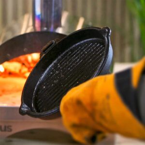 Igneus cast iron pans - Igneus wood fired pizza ovens 2 part set