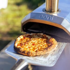 Ooni Karu 12 multi fuel pizza oven