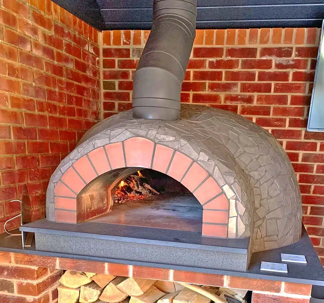 Igneus Ceramiko Pro 1000 wood fired pizza oven