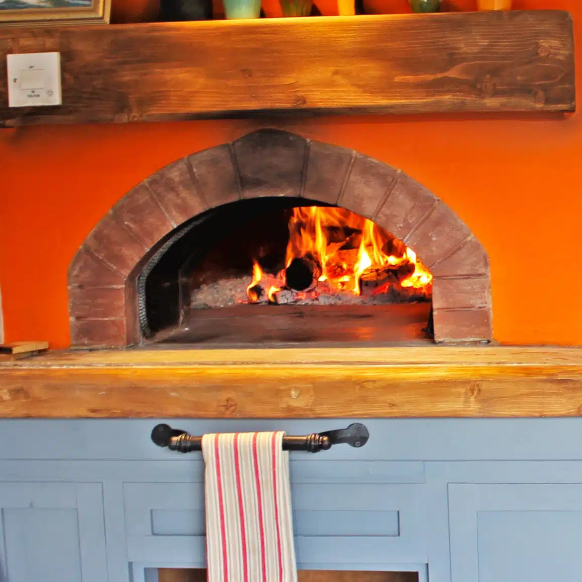 Igneus Ceramiko Pro 1200 wood fired pizza oven