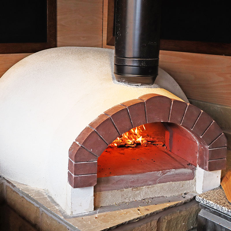 Igneus Ceramiko Pro 1200 wood fired pizza oven