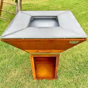 Clementi Colorado BBQ grill with log base