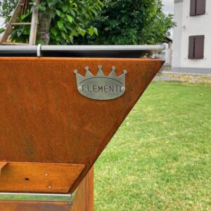 Clementi Colorado BBQ grill with log base