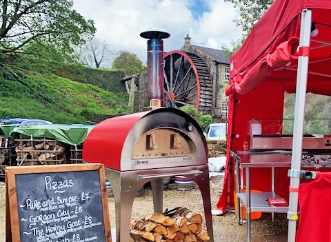 Igneus Pro 750 wood fired pizza oven - The Bridge Inn Pateley Bridge