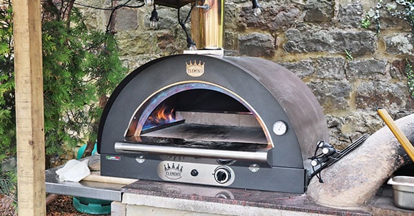 The Worlds End Pub - Clementi Family Gas pizza oven