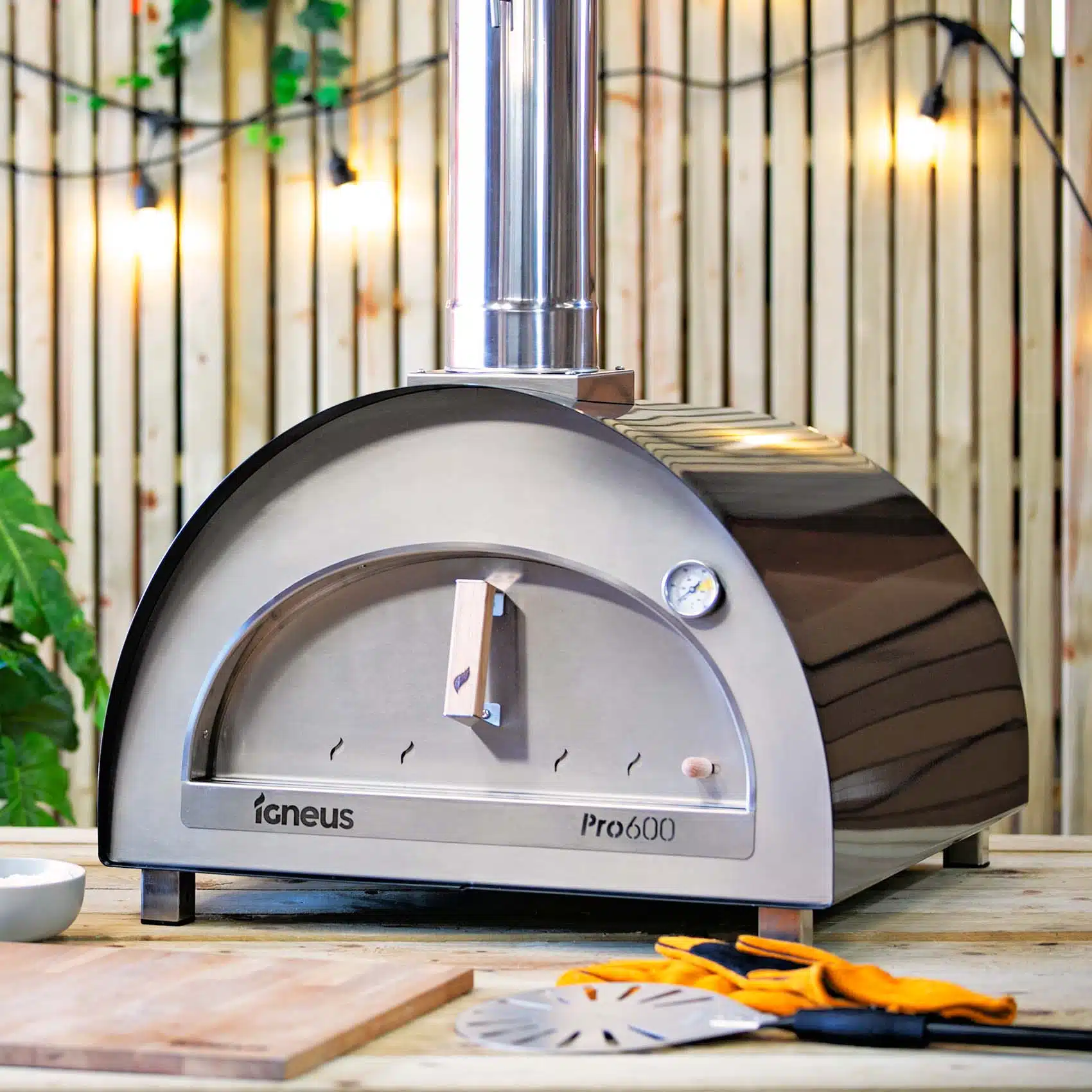 Igneus Pro 600 wood fired pizza oven - Igneus wood fired pizza ovens uk