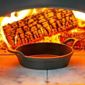 Igneus Pro Cast Iron Sizzler Pan with wooden serving board