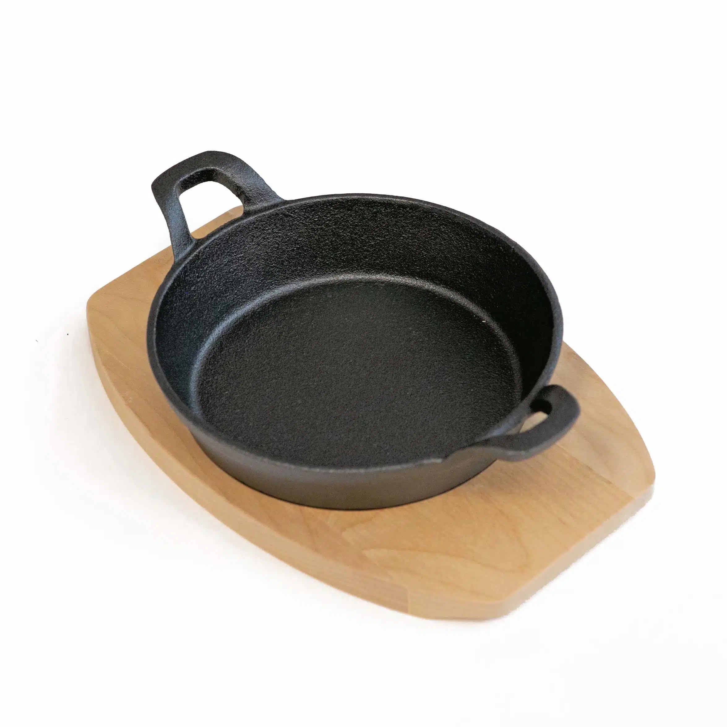 Igneus Pro Cast Iron Sizzler Pan with wooden serving board