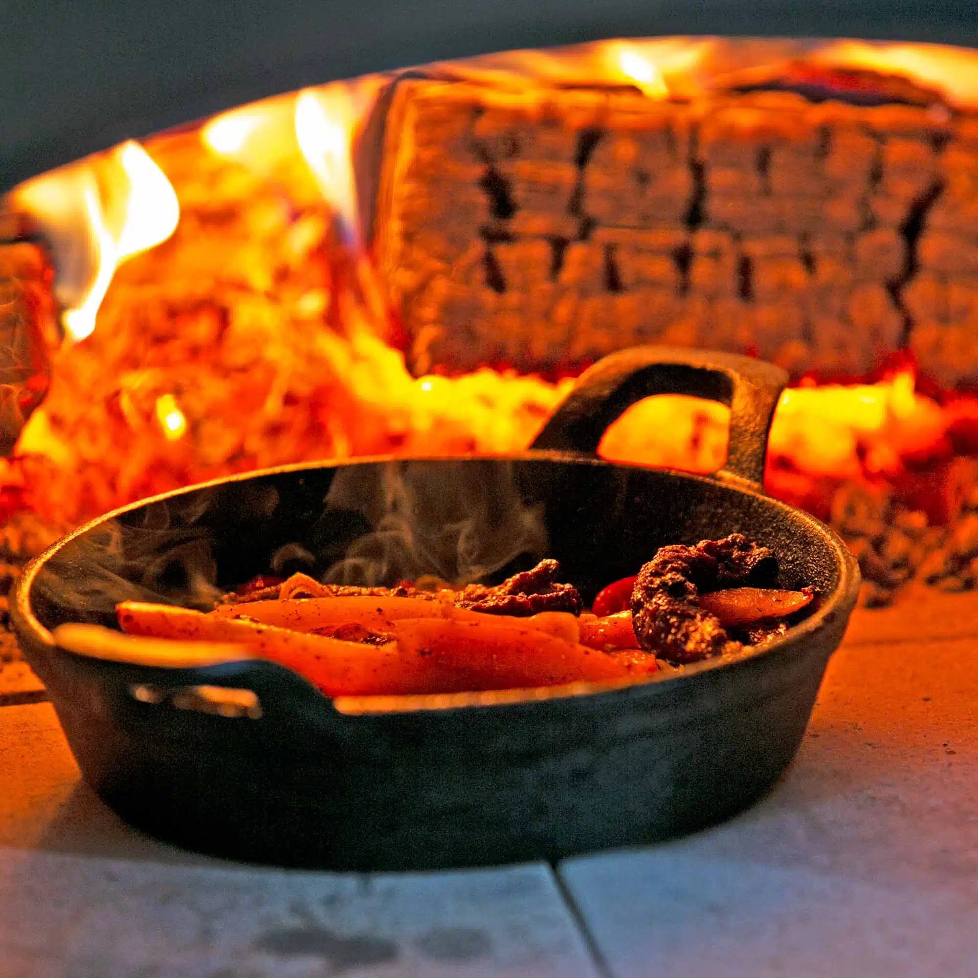 Igneus Pro Cast Iron Sizzler Pan with wooden serving board