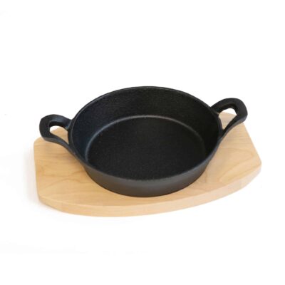 Igneus Pro Cast Iron Sizzler Pan with wooden serving board